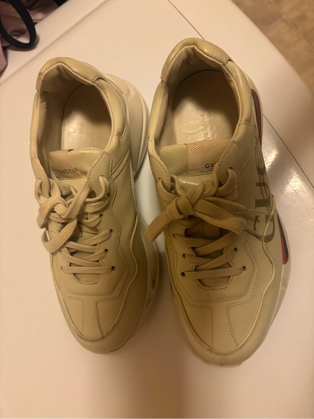Gucci Cream Leather Logo Sneakers with Red & Green Stripe